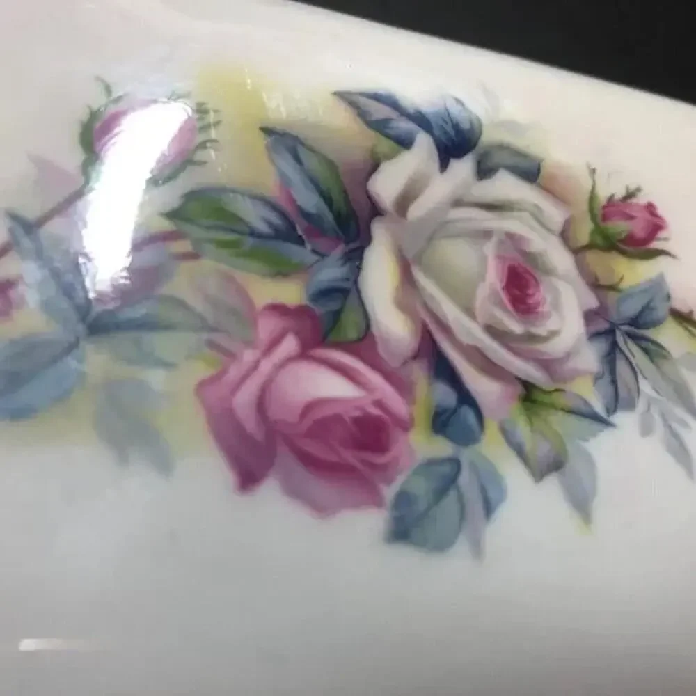 Aynsley Bone China Rectangle lidded trinket box white pink  roses England EUC